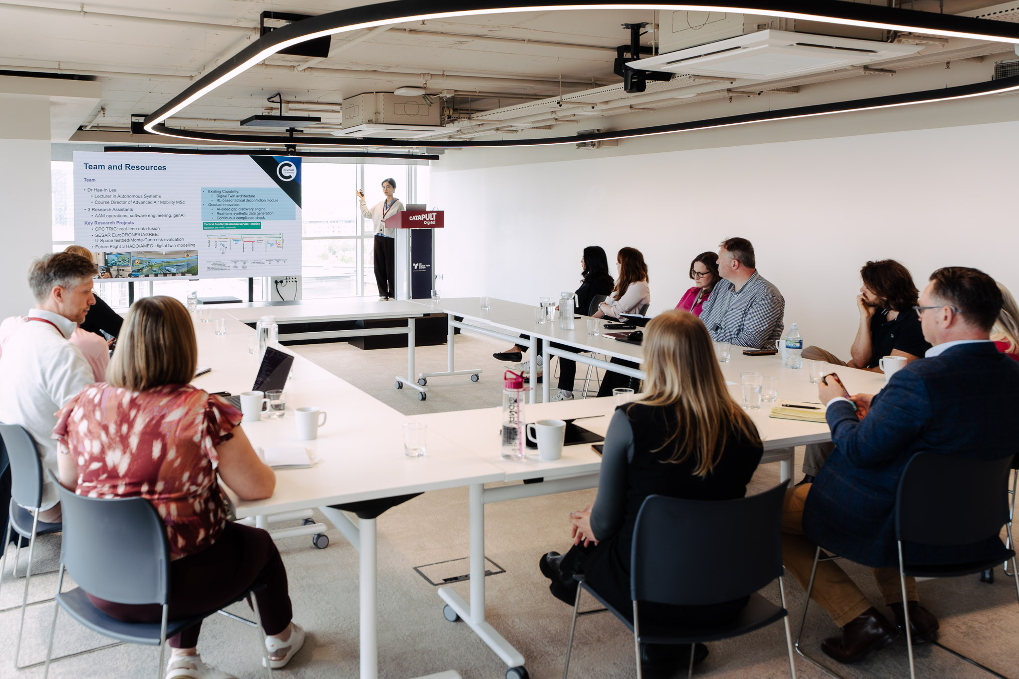 Digital Twin Academic R&D Accelerator 2.0 — 영국 디지털 트윈 R&D 지원 포스터
